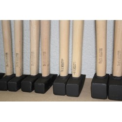 Młotek ślusarski kuty 0,7 kg